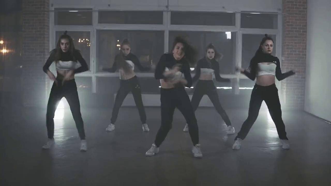 美女版萨克斯小苹果麦乐迪马克斯忠诚少女-第2张图片-太平洋在线下载